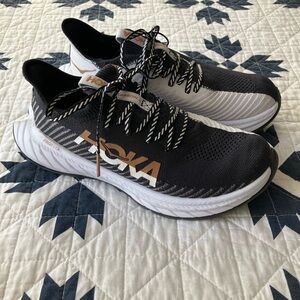 Women’s Carbon X Hoka running shoes, size 6